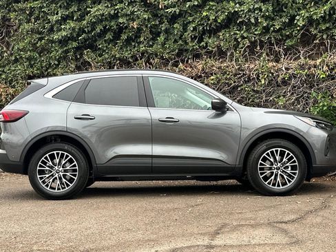 New 2024 Ford Escape SE w/ PHEV Premium Package image 3