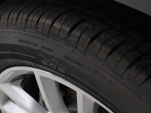 Used 2022 GMC Terrain SLT w/ LPO, Floor Liner Package image 19