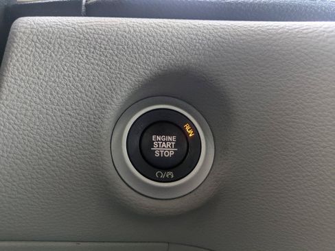 Used 2022 Chrysler Pacifica Limited FWD image 11
