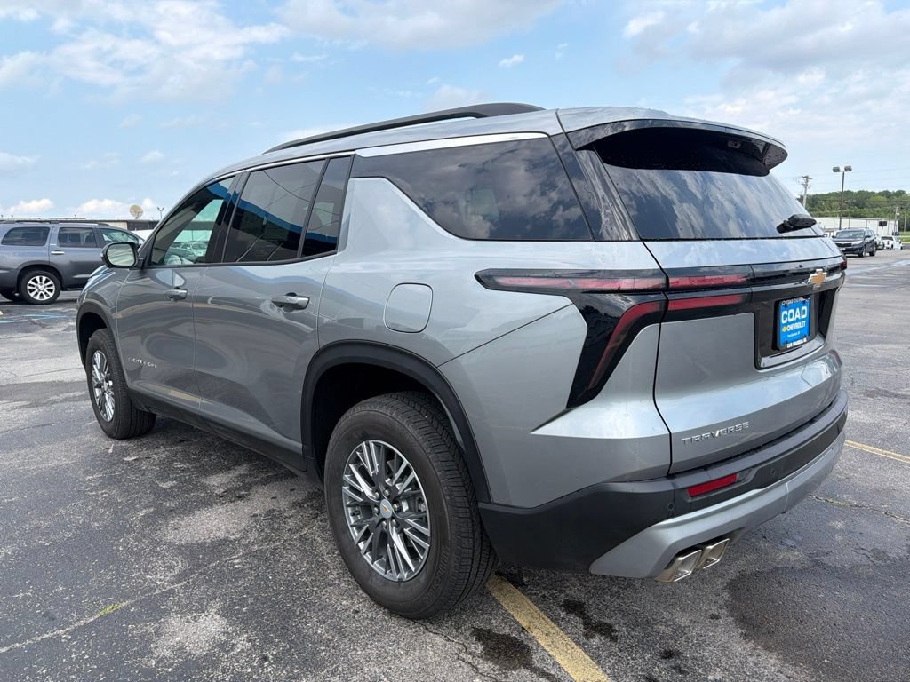Used 2026 Chevrolet Traverse LT w/ Driver Confidence Package FWD image 5