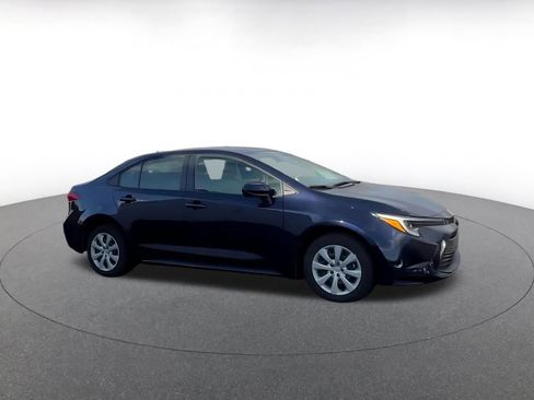 Used 2025 Toyota Corolla LE image 2