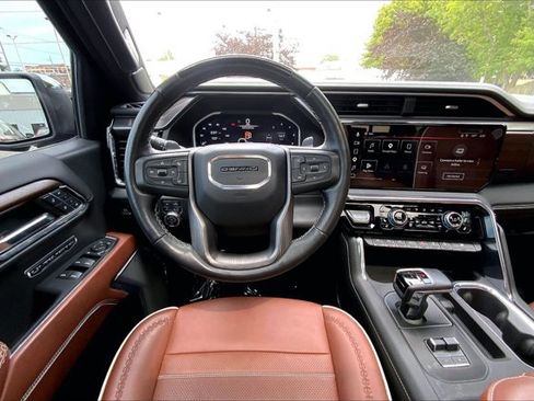 Used 2024 GMC Sierra 1500 Denali Ultimate AWD/4WD image 4