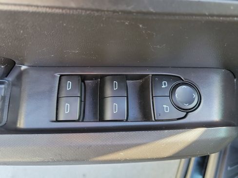 Used 2023 Chevrolet Colorado W/T image 18