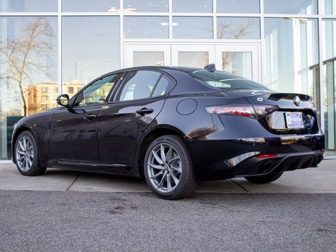 Used 2025 Alfa Romeo Giulia Base image 8