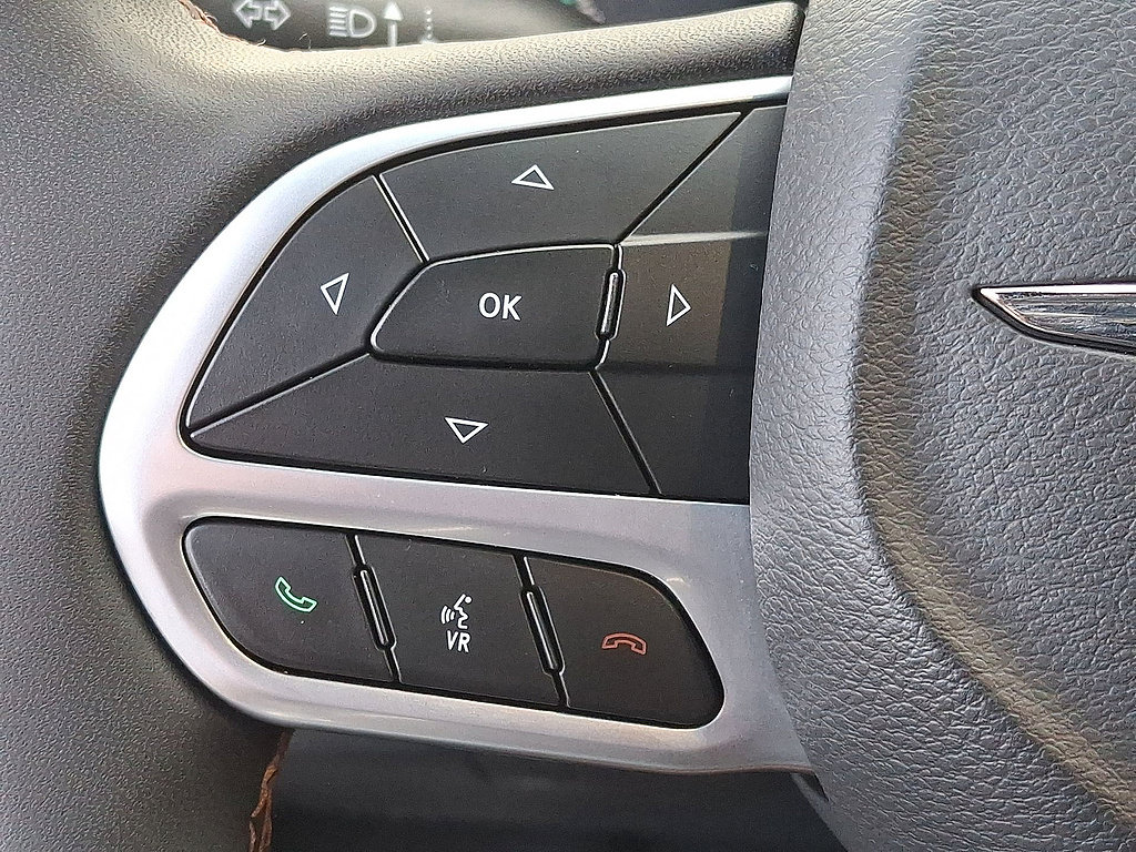 Used 2025 Chrysler Pacifica Pinnacle FWD image 23