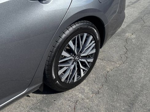 Used 2025 Nissan Altima 2.5 SV FWD image 31