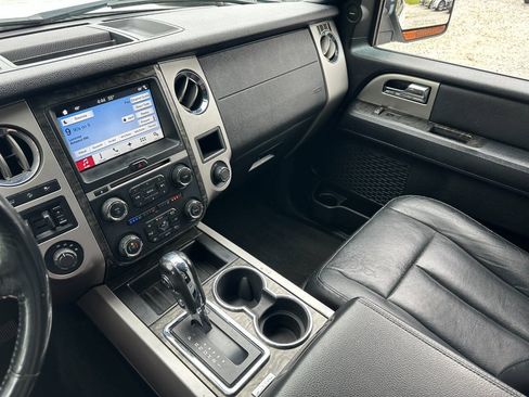 Used 2017 Ford Expedition Limited AWD/4WD image 23