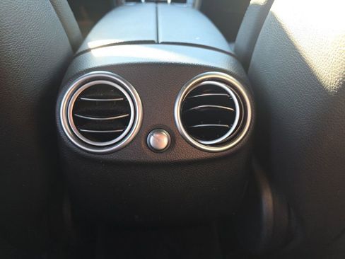 Used 2018 Mercedes-Benz GLC 300 4MATIC image 20