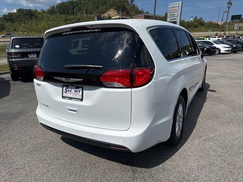 New 2026 Chrysler Voyager LX image 3