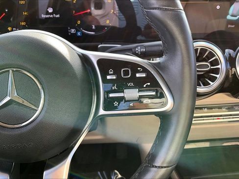 Used 2023 Mercedes-Benz GLB 250 w/ Premium Package image 12