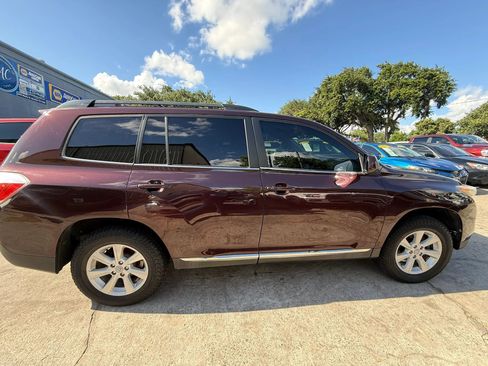 Used 2011 Toyota Highlander 4WD w/ Tech Pkg image 7