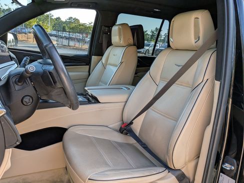 Used 2021 Cadillac Escalade Premium Luxury AWD/4WD image 13