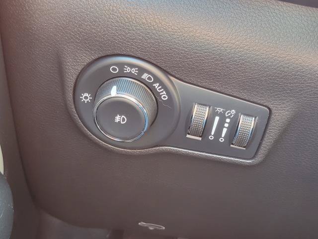 Certified 2023 Jeep Compass Limited w/ Elite Group AWD/4WD image 8