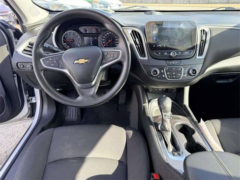 Used 2022 Chevrolet Malibu LT image 17