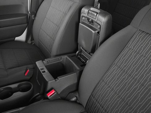 Used 2016 Jeep Wrangler Unlimited Sahara w/ Connectivity Group image 17