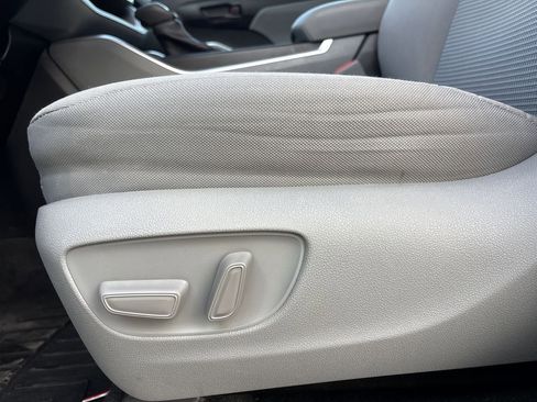 Used 2023 Toyota Highlander LE image 13