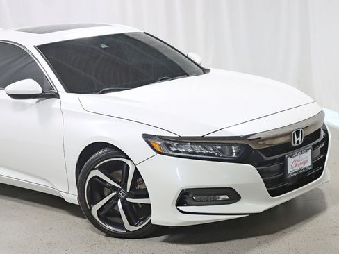 Used 2019 Honda Accord Sport image 2