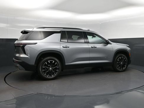 New 2026 Chevrolet Traverse LT w/ Sun and Wheel Package FWD image 8