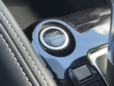 Used 2020 Nissan Kicks SV image 31