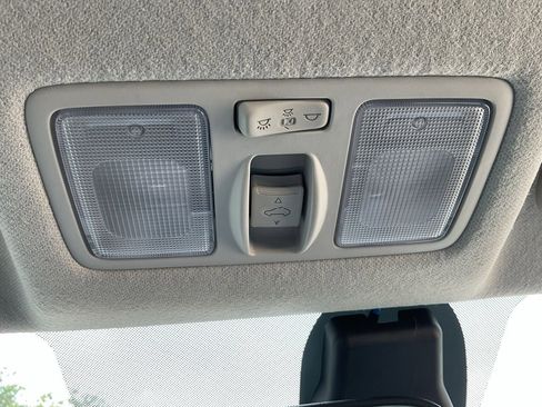 Used 2025 Hyundai Venue SEL image 21