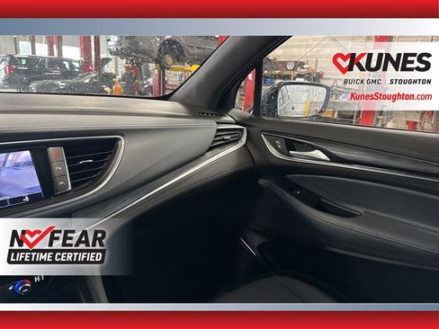 Used 2024 Buick Enclave Essence image 42