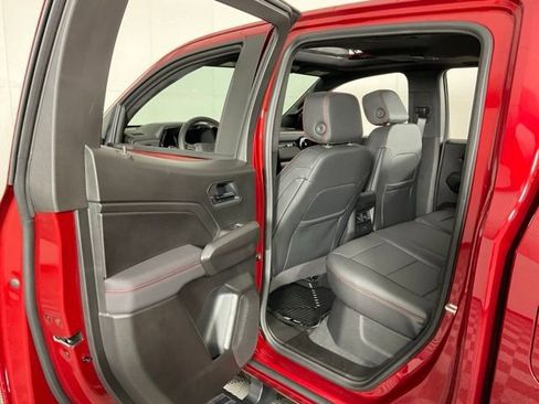 Used 2025 Chevrolet Colorado Z71 w/ Technology Package image 36