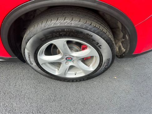 Used 2018 Alfa Romeo Stelvio AWD image 29