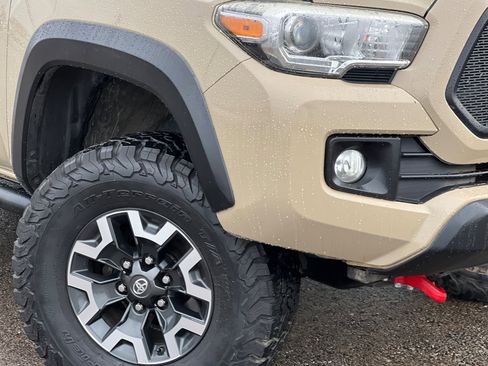 Used 2016 Toyota Tacoma TRD Off-Road image 28