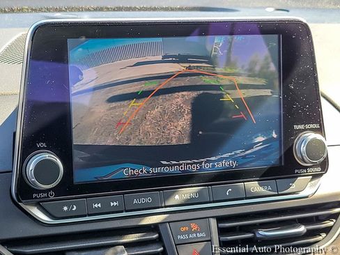 Used 2025 Nissan Altima 2.5 SV FWD image 21