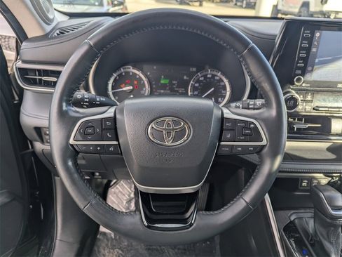 Used 2022 Toyota Highlander Limited image 29