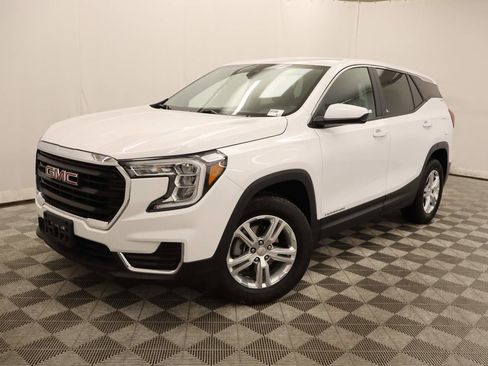 Used 2024 GMC Terrain SLE image 1