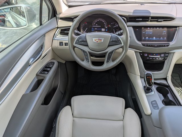 Certified 2017 Cadillac XT5 Luxury w/ Driver Awareness Package AWD/4WD image 12