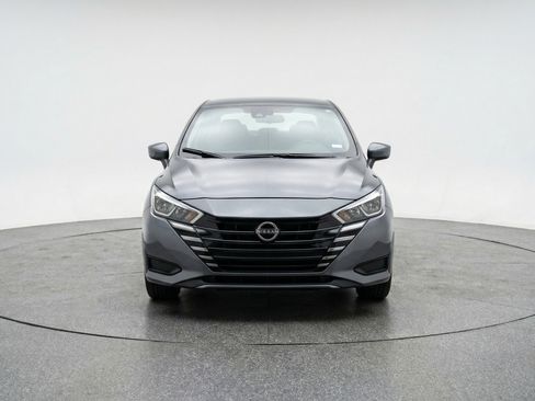 Used 2025 Nissan Versa SV image 2