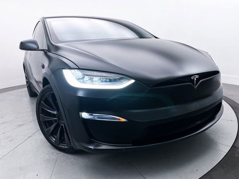 Used 2022 Tesla Model X Plaid image 3