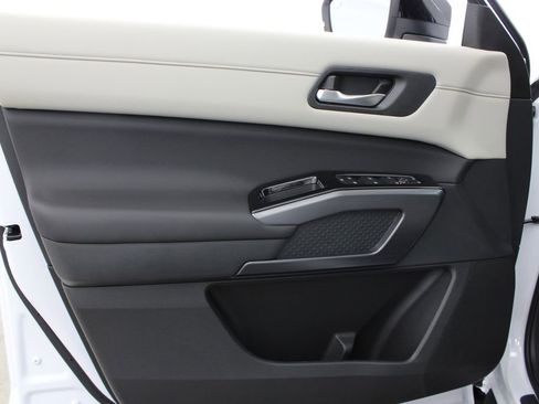 New 2026 Nissan Pathfinder SL AWD/4WD image 15