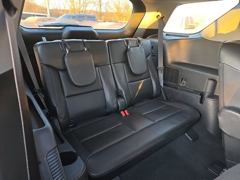 Used 2022 Ford Explorer XLT w/ Equipment Group 202A image 16