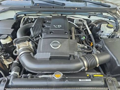 Used 2012 Nissan Frontier PRO-4X AWD/4WD image 40