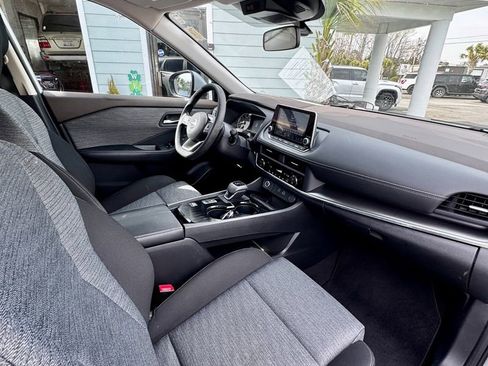 Used 2023 Nissan Rogue SV image 8