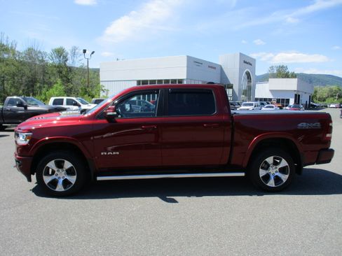 Used 2019 RAM 1500 Laramie w/ Sport Appearance Package AWD/4WD image 8