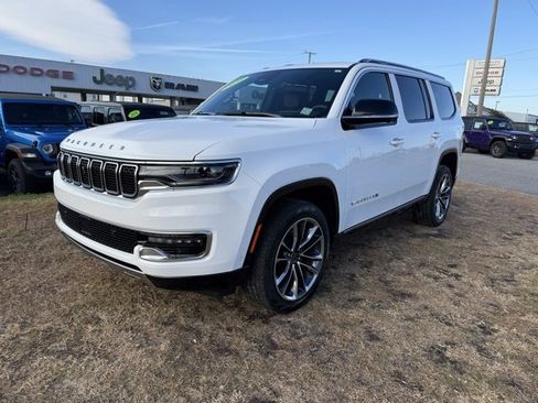 Certified 2025 Jeep Wagoneer Series III w/ Premium Group I image 3