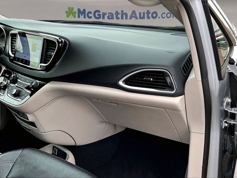 Used 2024 Chrysler Pacifica Touring-L FWD image 23