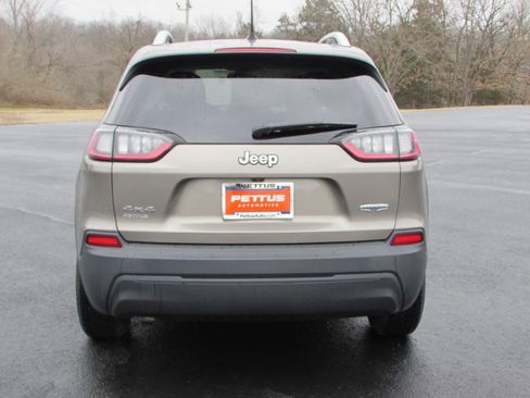 Used 2019 Jeep Cherokee Latitude w/ Cold Weather Group image 6
