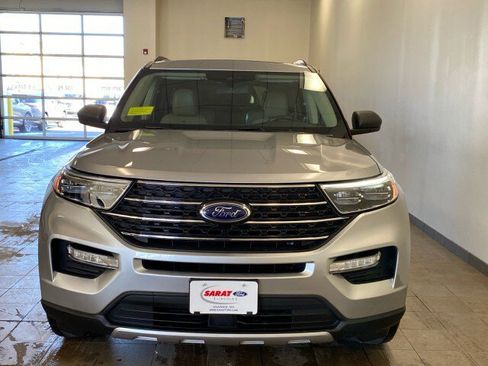 Used 2022 Ford Explorer XLT w/ Equipment Group 202A image 3