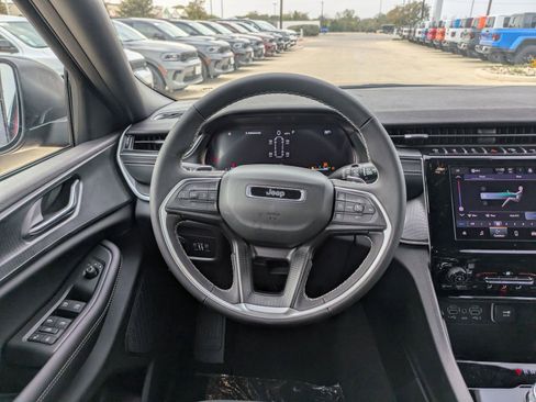 New 2025 Jeep Grand Cherokee L Laredo RWD image 18