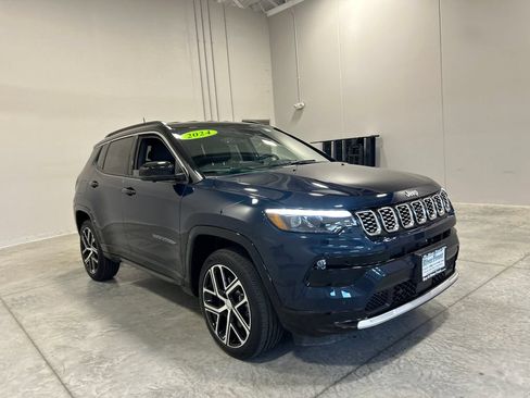 Used 2024 Jeep Compass Limited w/ Elite Group AWD/4WD image 4