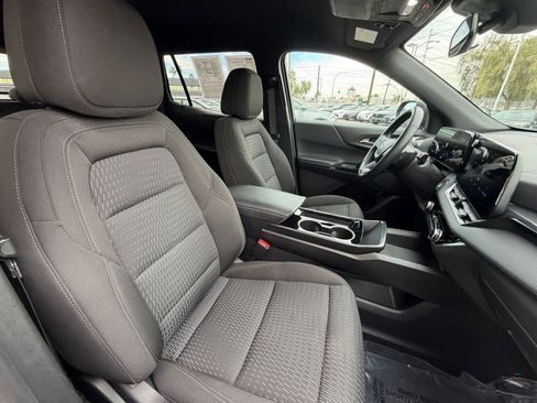 Used 2025 Chevrolet Equinox LT image 35