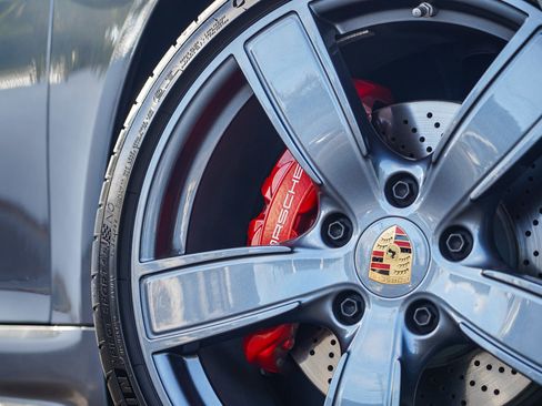 Used 2025 Porsche 718 Cayman S image 5