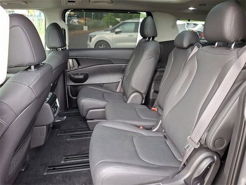 New 2025 Kia Carnival SX Prestige image 6