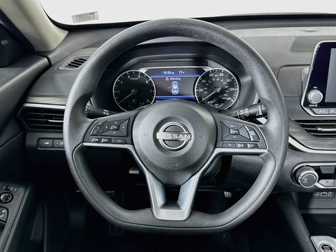 Used 2025 Nissan Altima 2.5 SV FWD image 18