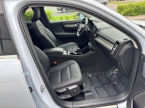 Certified 2025 Volvo XC40 B5 Core AWD/4WD image 14